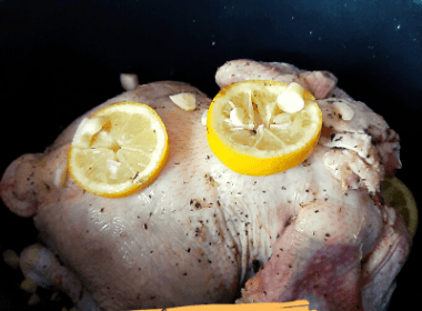 Cooking chicken in a slow cooker without liquid